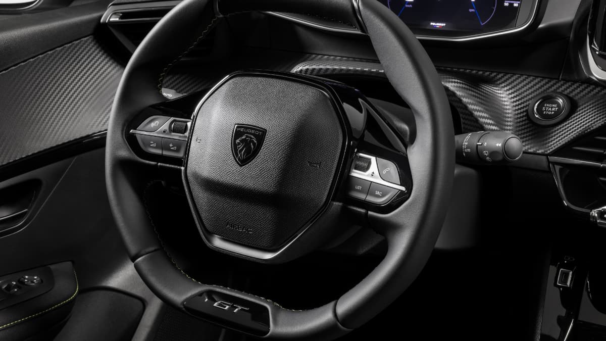 Detalhe da grade frontal de um Peugeot